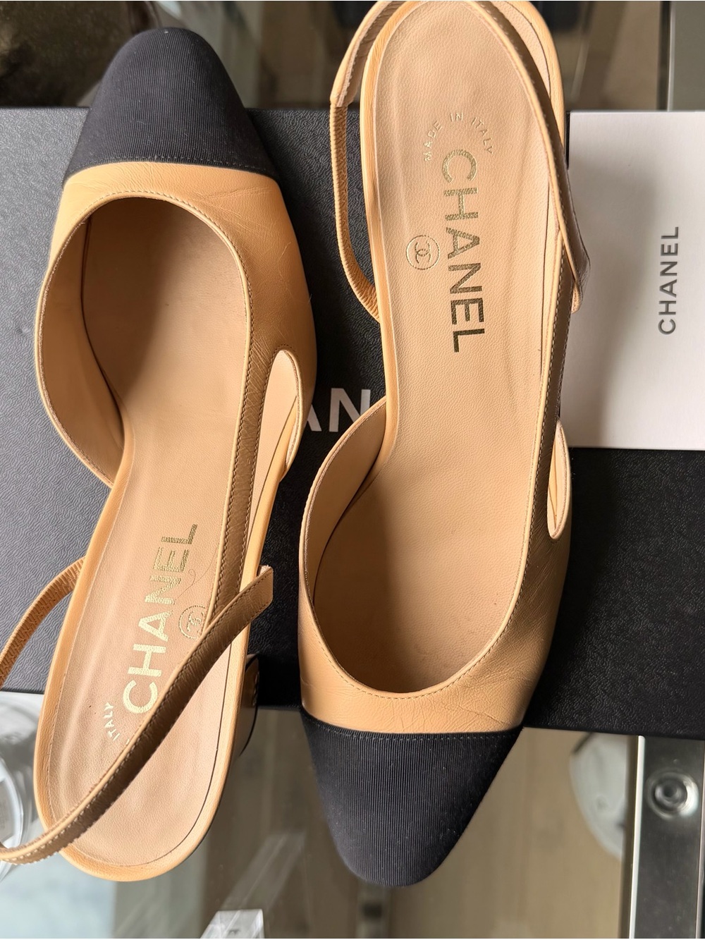 Chanel Interlocking CC Logo Goat Leather Slingback Pumps Sz 40.5 Black & Beige